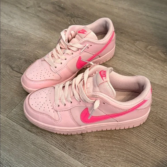 Women's Pink Nike - Picture 4 of 5